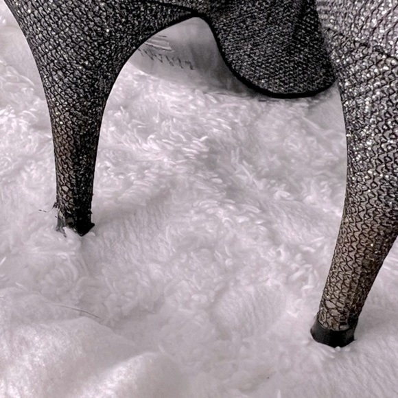 STUART WEITZMAN • PINOT PEWTER METALLIC EVENING HEEL • GUC - Picture 5 of 6